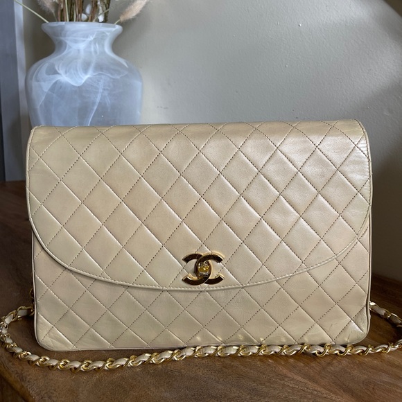 CHANEL Handbags - Auth CHANEL Beige Single Flap Shoulder Chain Bag 24k Gold CC Quilted Lambskin